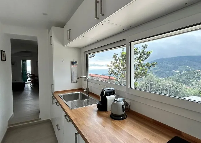 Il Mare Tra Gli Olivi Ventimiglia